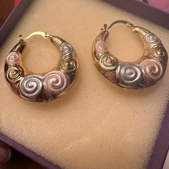 Elegant Gold and Silver Swirl Hoop Earrings - Picture 3 of 7